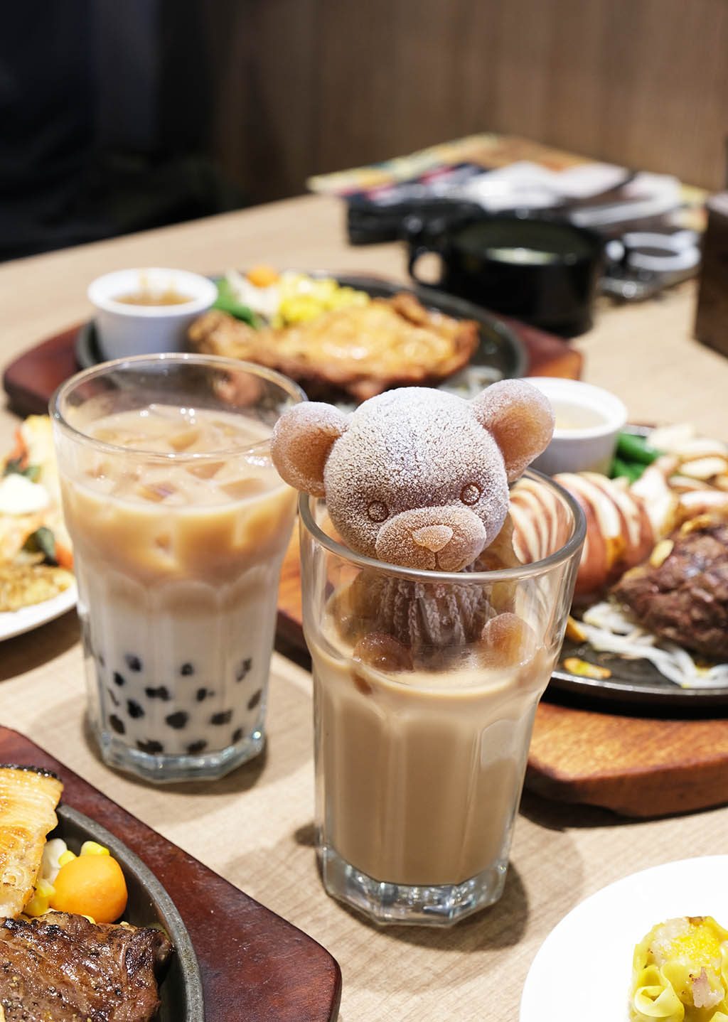 台中牛排｜牛室炙燒牛排｜排餐料理自助吧吃到飽，平日商業午餐$299 超高CP值牛排館