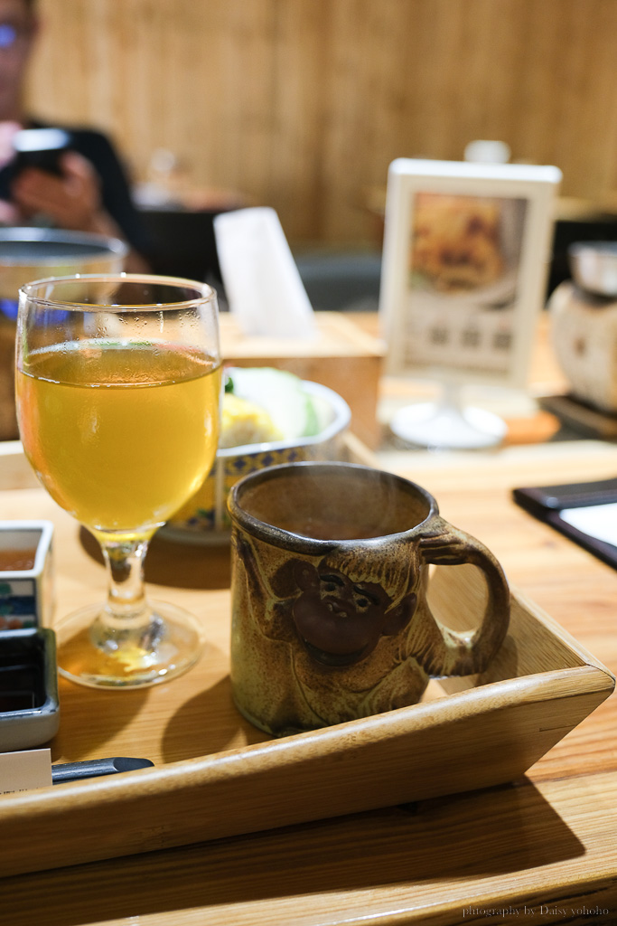 高雄炸牛排｜萩椛牛かつ專門店，大推9+和牛板腱海陸雙拼定食，炸牛肉餅也推推！