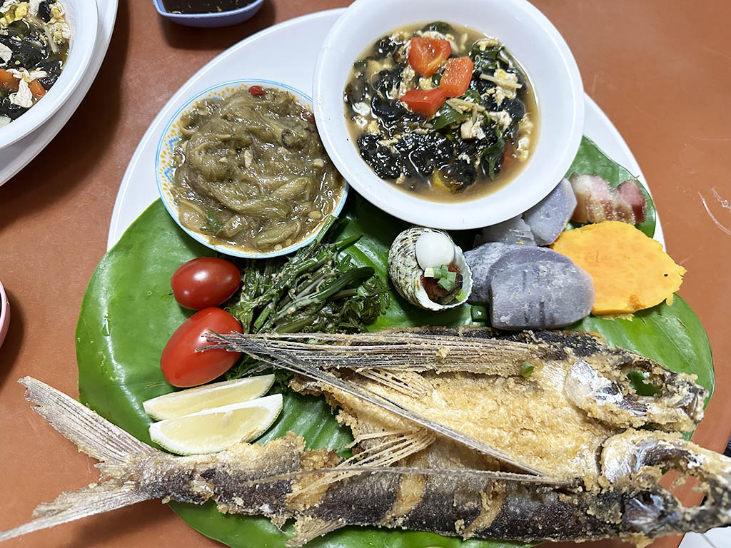 蘭嶼隱藏版飛魚美食》老椰食堂達悟族風味餐，椰油部落在地食材蘭嶼原住民美食 @黛西優齁齁 DaisyYohoho 世界自助旅行/旅行狂/背包客/美食生活