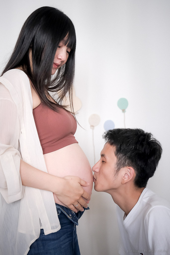 孕婦寫真DIY紀錄》32W 自助拍孕婦寫真，留下孕肚的記憶，但毛小孩一起拍真是高難度！