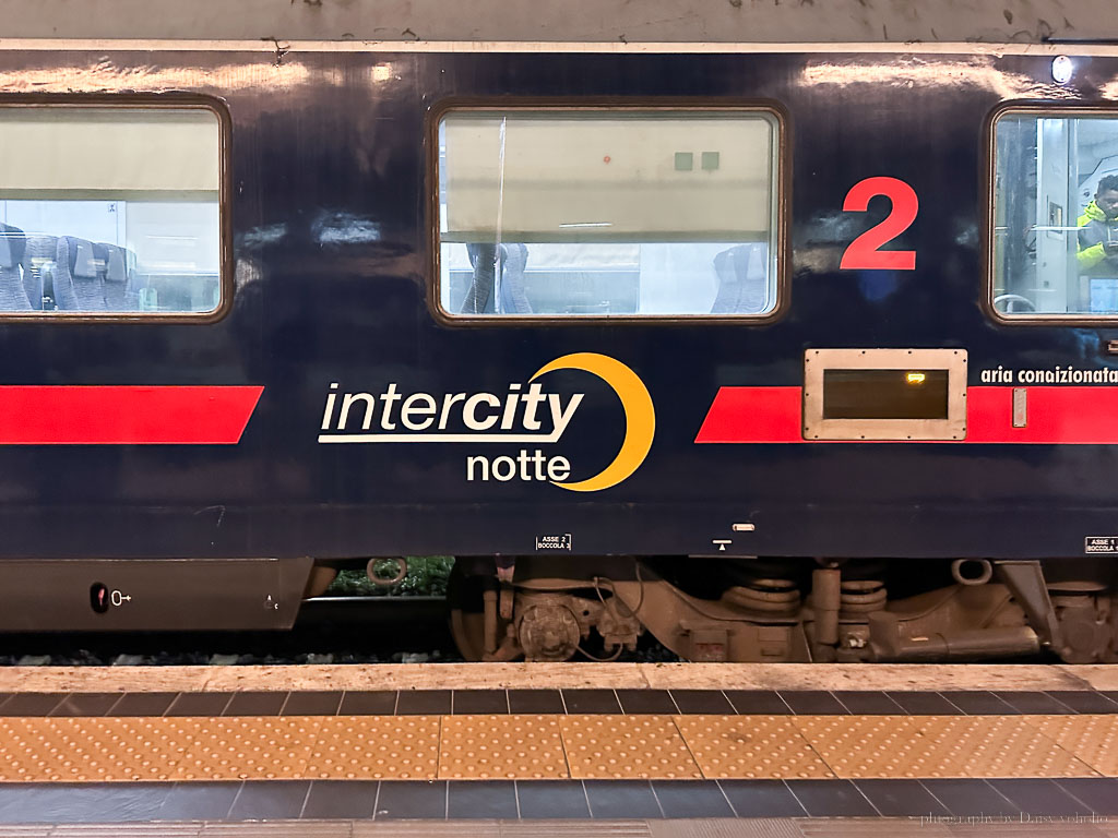 義大利火車臥鋪 InterCity Notte》羅馬➝威尼斯，火車上的雙人房，用一夜的移動晃到另一座城市