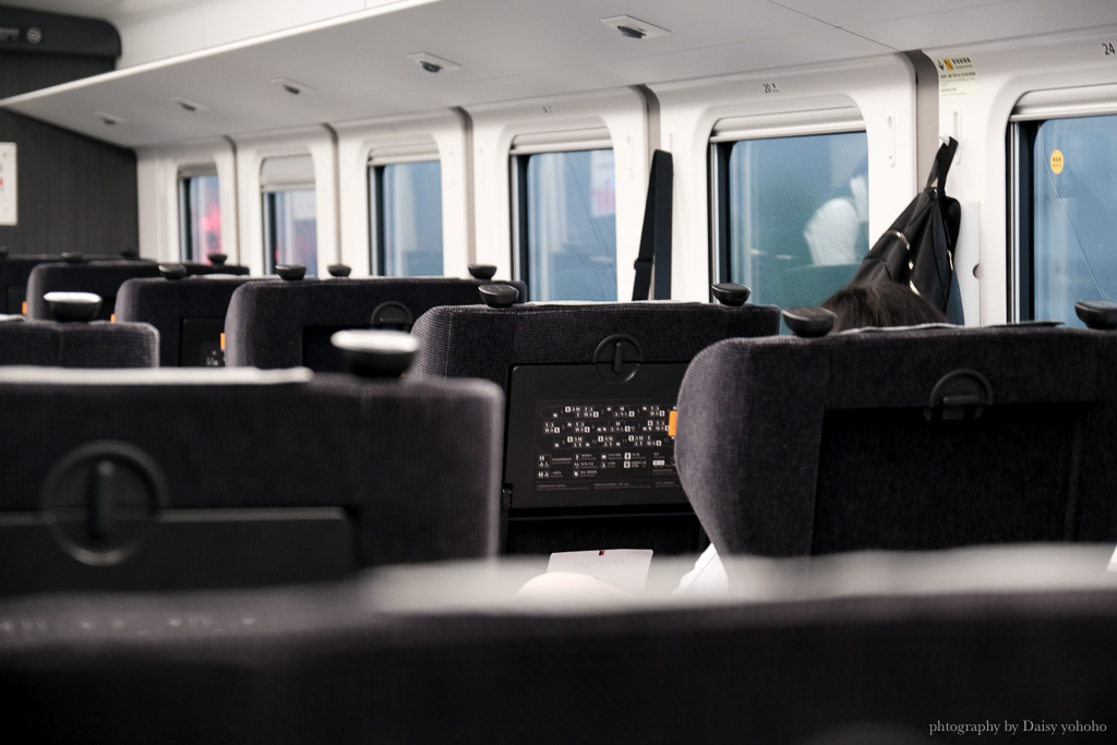 EMU3000新自強號「騰雲座艙」商務艙車廂，限定台鐵便當、哈根達斯（需預訂）