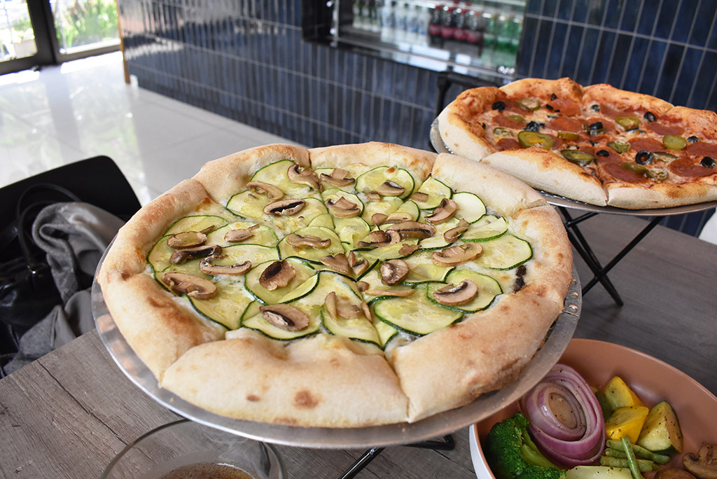 水湳美食｜現烤義式披薩「喜米披薩屋 Sammy's Pizzeria」中央公園客製化披薩，從麵粉開始製成手工餅皮