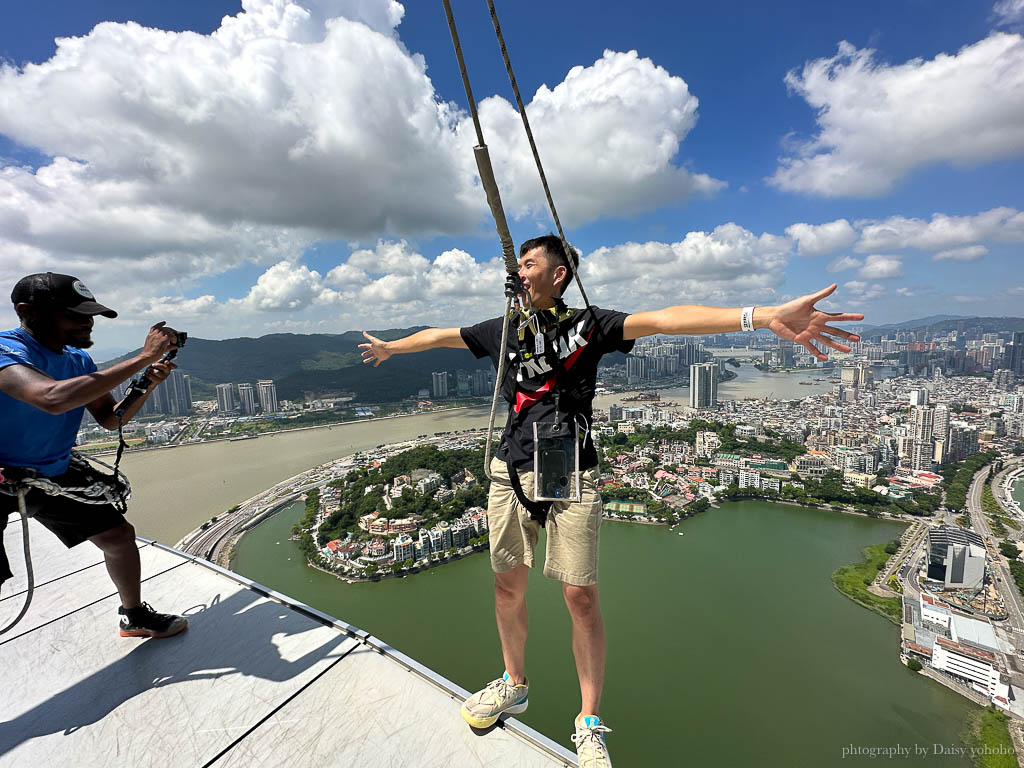 澳門旅遊塔空中漫步 Skywalk｜半空中行走俯瞰澳門，挑戰膽量好好玩！