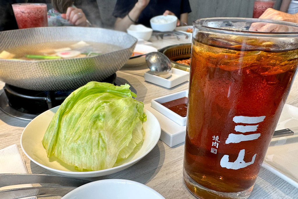 三山燒肉｜輕井澤集團最新燒肉品牌！創新蔬菜盤，火鍋燒肉一次滿足。近捷運水安宮站