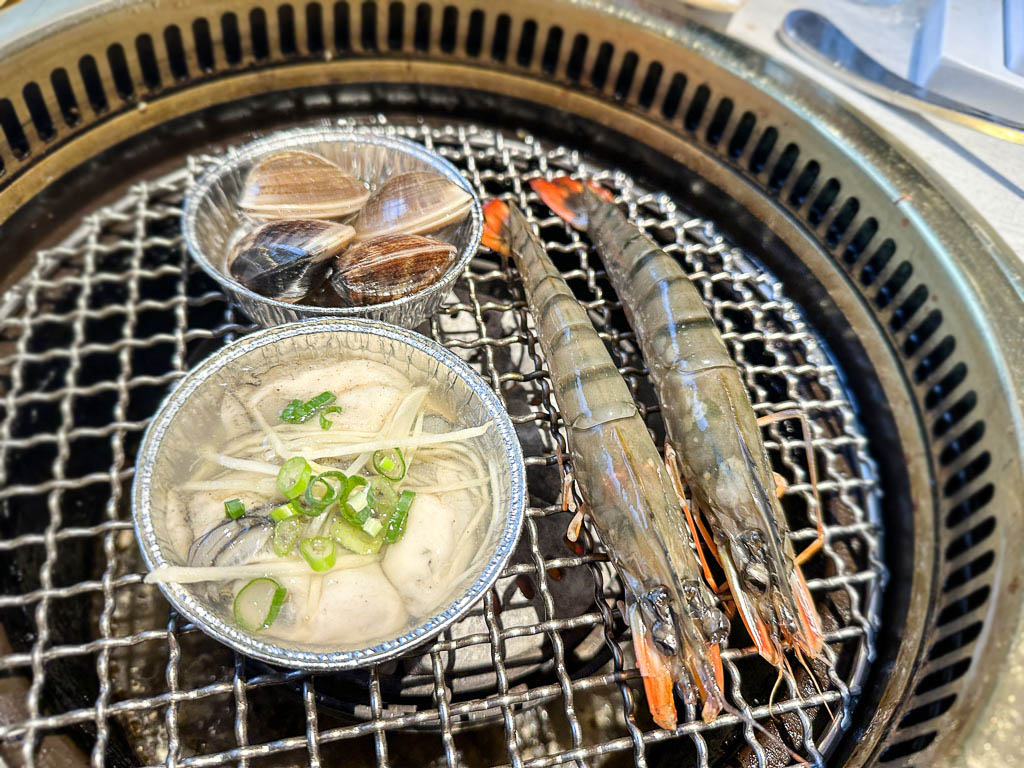 三山燒肉｜輕井澤集團最新燒肉品牌！創新蔬菜盤，火鍋燒肉一次滿足。近捷運水安宮站
