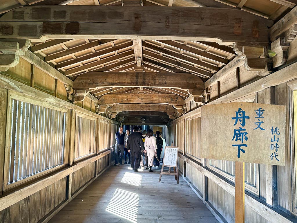 琵琶湖一日遊》百年國寶彥根城與搭船探訪神明居住的竹生島，吸收滿滿能量