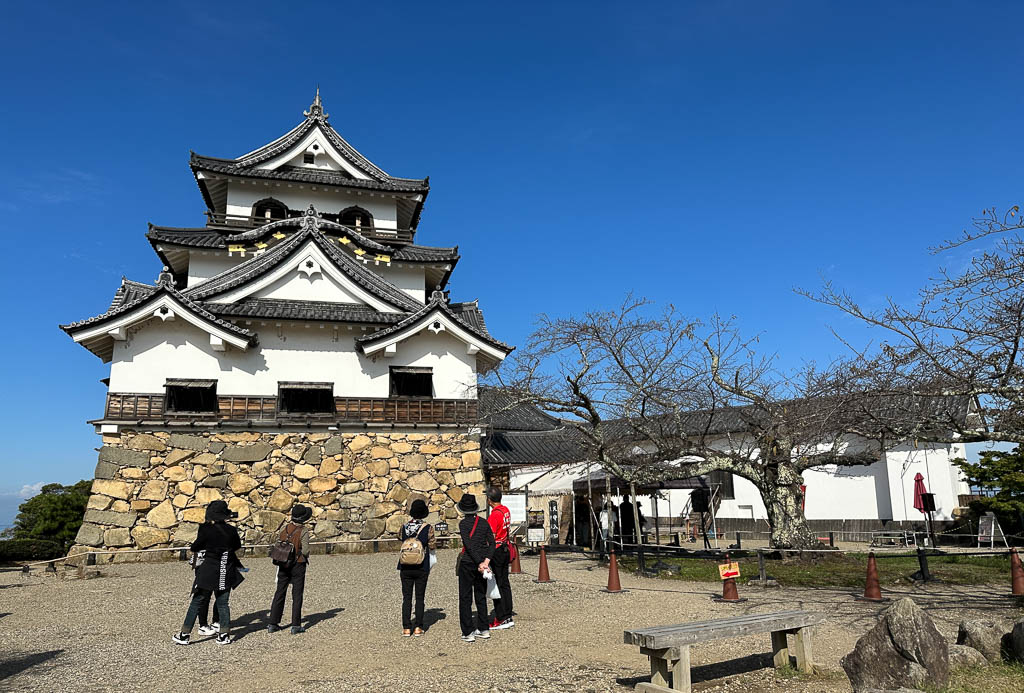 琵琶湖一日遊》百年國寶彥根城與搭船探訪神明居住的竹生島，吸收滿滿能量