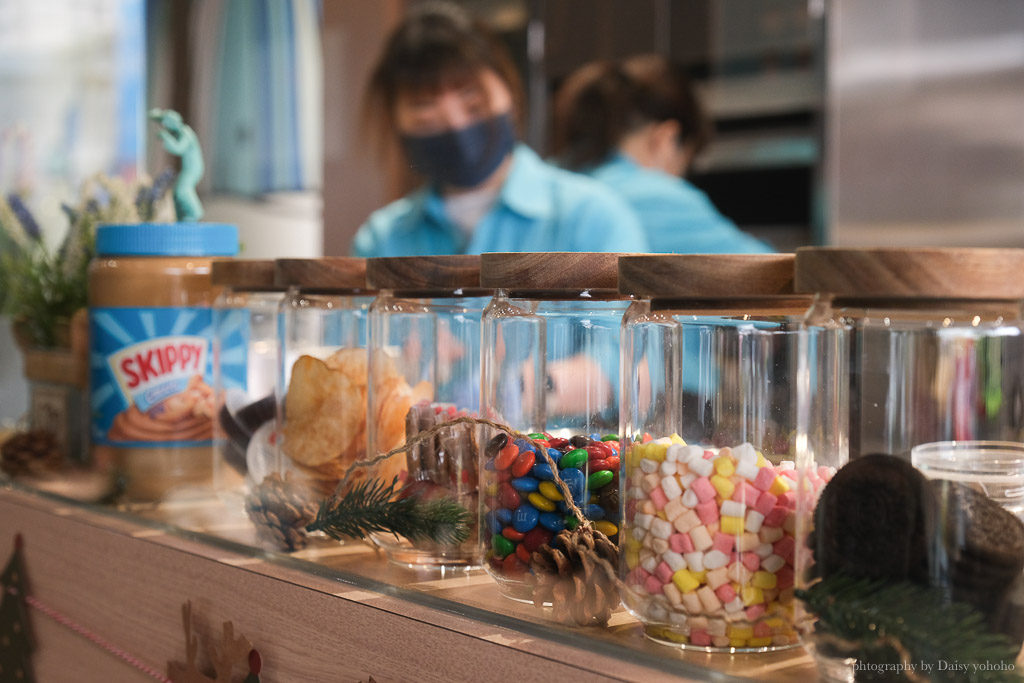 高雄寵物友善咖啡廳｜鯨鬆餅 Croffle，韓國街頭小吃，療癒系熱壓可頌