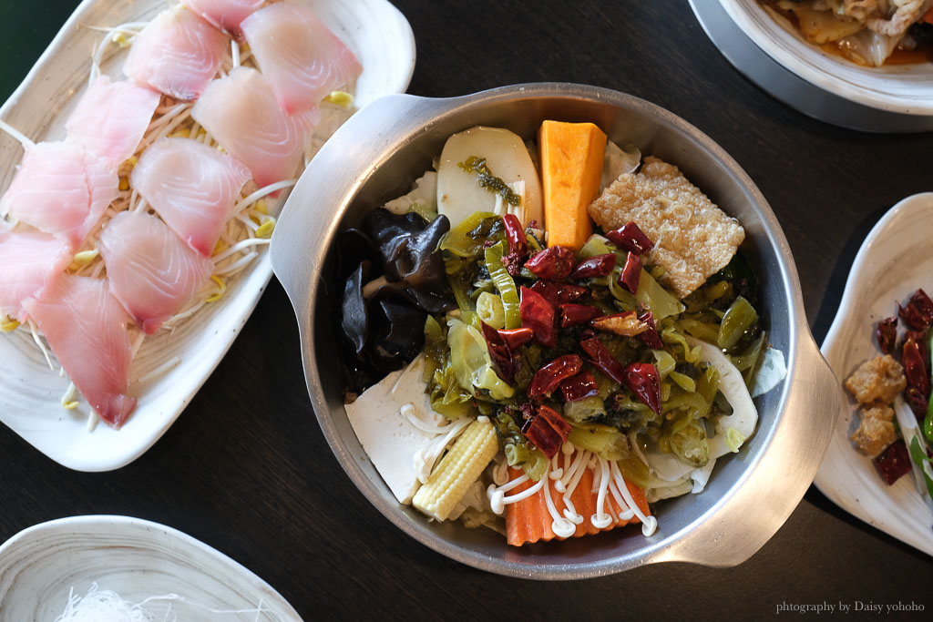 嘉義川菜料理》聚椒點川味坊，一個人也可以吃的酸菜魚鍋！來自四川的道地辛香料