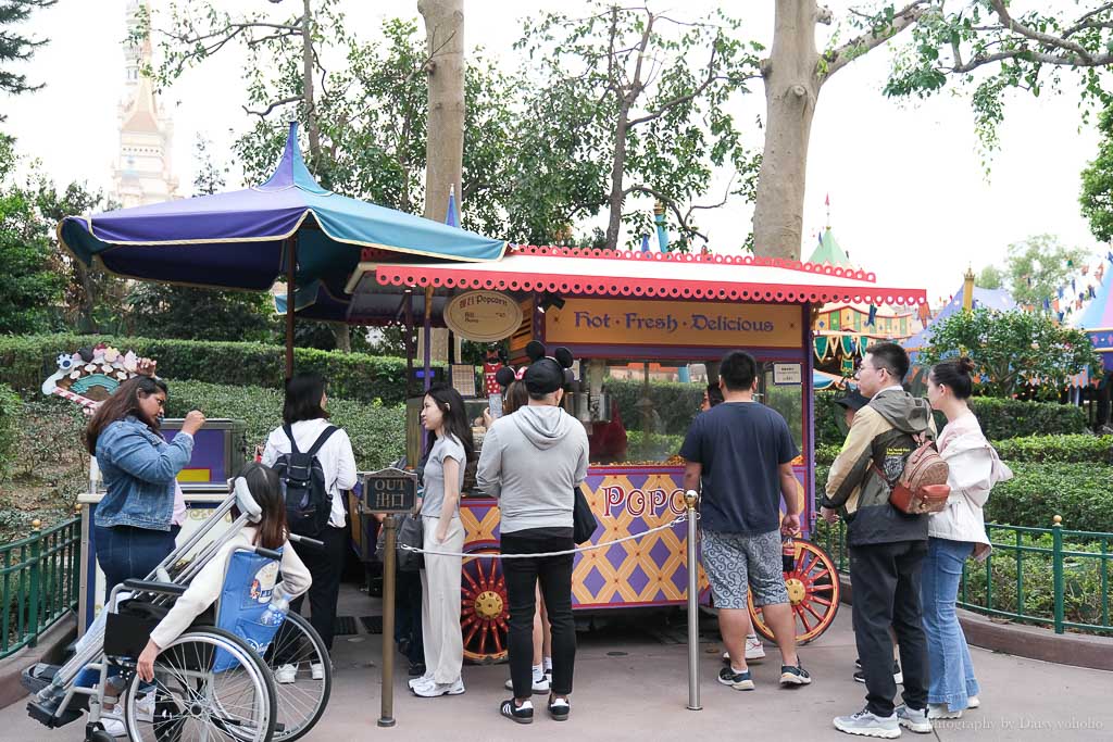 香港迪士尼餐廳美食攻略｜魔雪奇緣餐廳吃羊膝，用優惠券吃很划算，還送爆米花或冰淇淋！