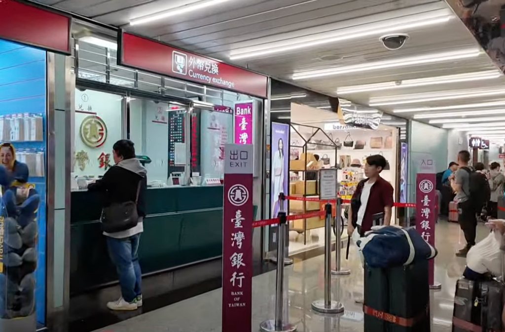 桃園機場臺銀櫃檯換外幣