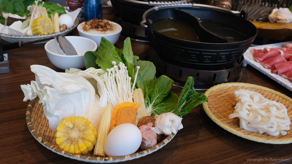 燒瓶子彰化店｜燒瓶子大肆の鍋，彰化宵夜火鍋，親子友善餐廳，蔬菜自助吧吃到飽