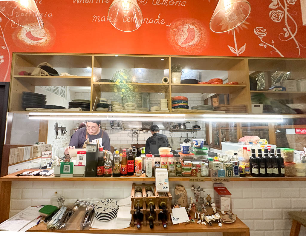 遊牧餐桌｜台中西區國美館地中海料理，貓咪陪伴在老宅吃中歐美食、義大利麵