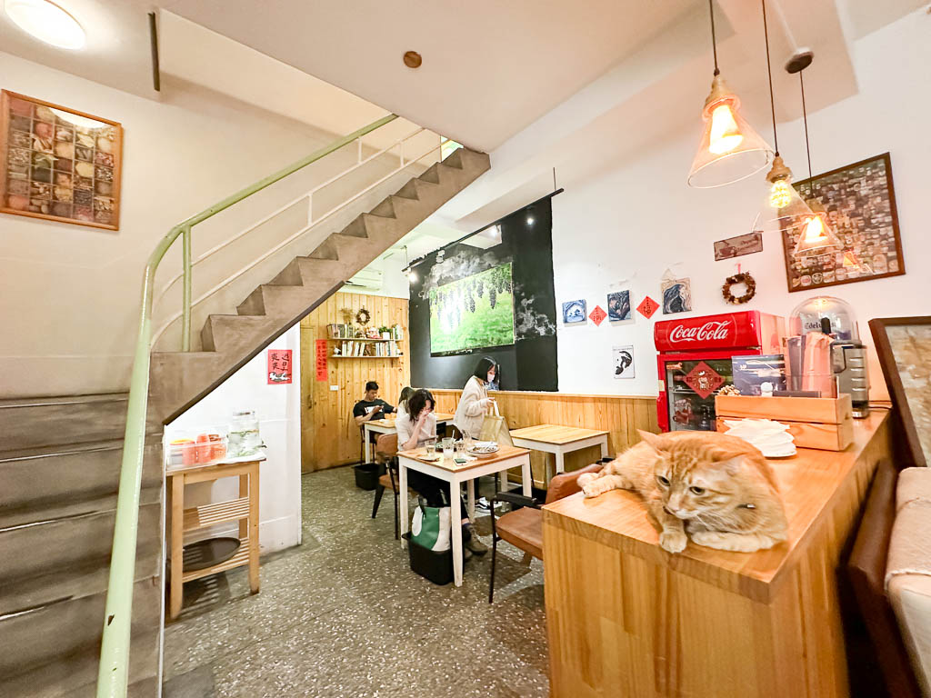 遊牧餐桌｜台中西區國美館地中海料理，貓咪陪伴在老宅吃中歐美食、義大利麵
