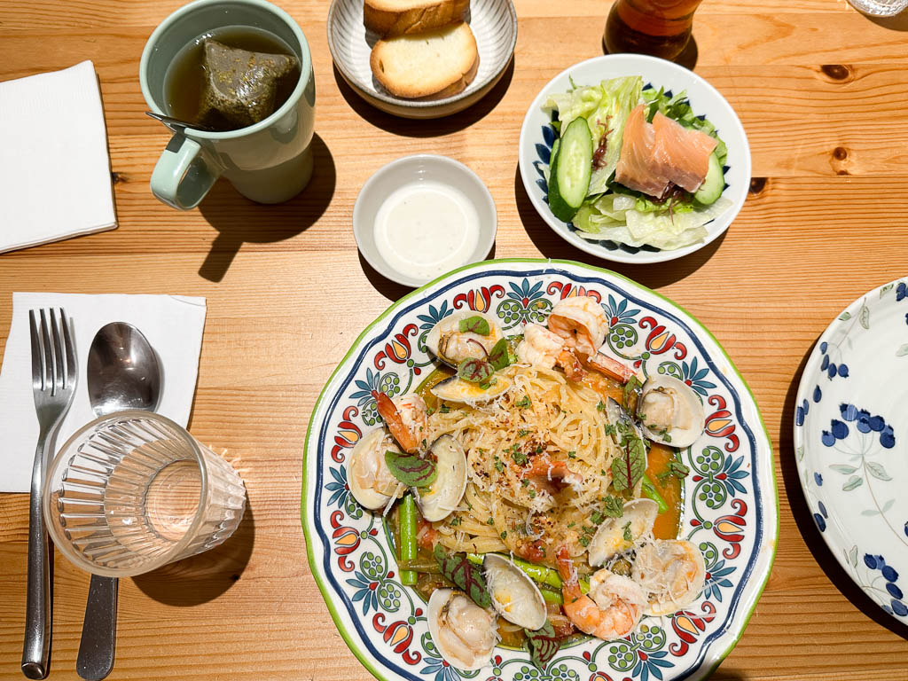 遊牧餐桌｜台中西區國美館地中海料理，貓咪陪伴在老宅吃中歐美食、義大利麵