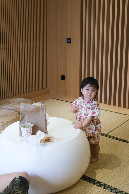 朵茉行館｜親子友善和式套房，帶寶寶入住台中豪宅式汽車旅館，KTV、大浴池、按摩椅！