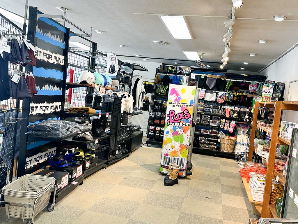 岩原滑雪場攻略｜新手推薦寬敞平緩的綠線！雪票優惠、雪具租借、接駁車資訊