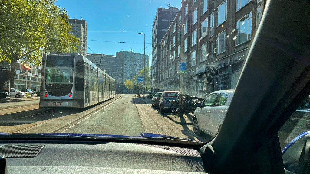 荷蘭自駕心得分享｜AVIS租車、取還車、停車、加油、罰單全說明！車況新、超好開