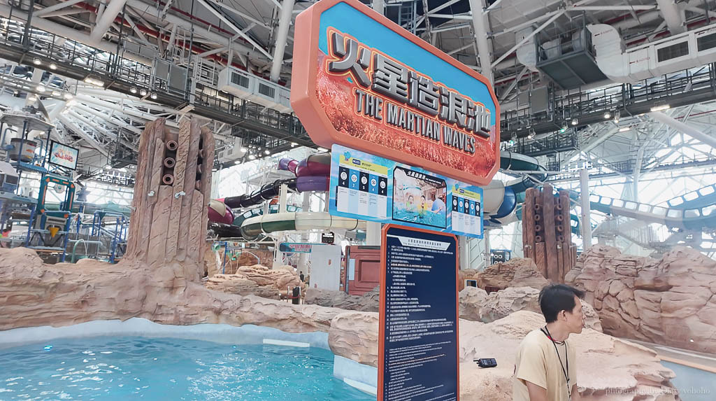 未滿2歲寶寶玩新濠影匯水上樂園