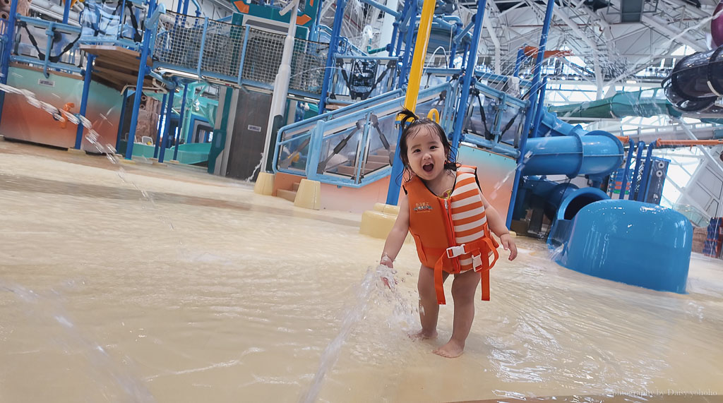 未滿2歲寶寶玩新濠影匯水上樂園