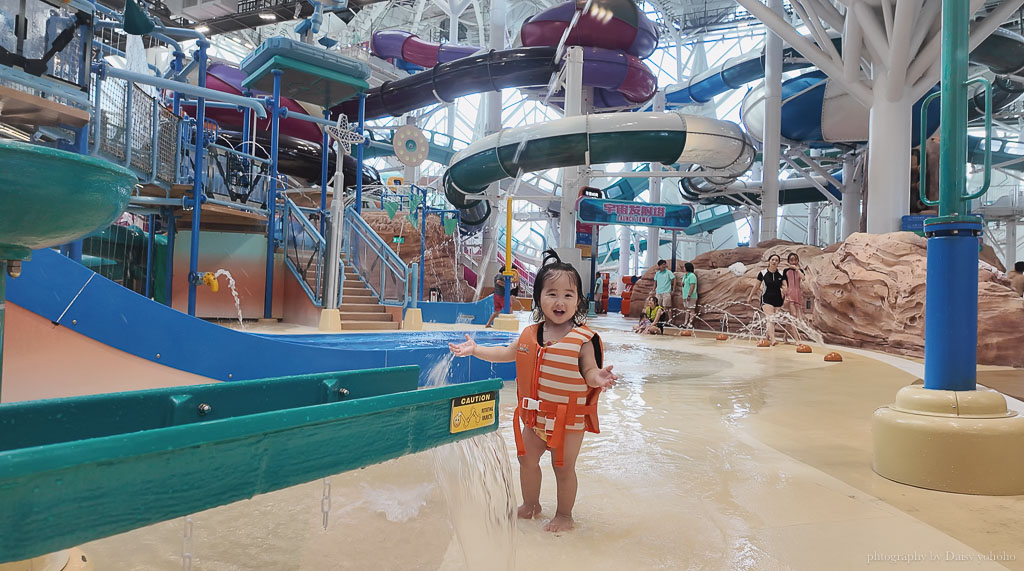 未滿2歲寶寶玩新濠影匯水上樂園