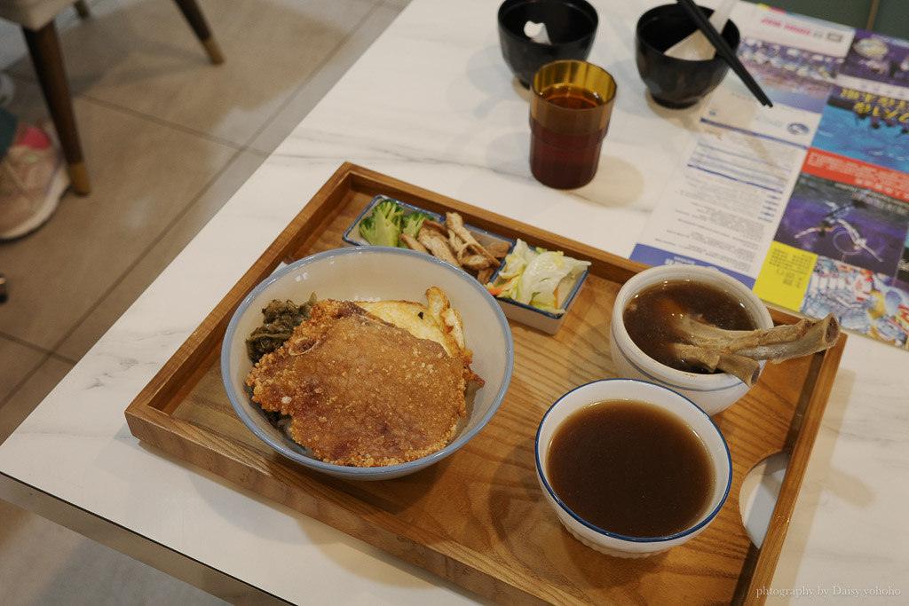 花蓮遠雄海洋公園露營車｜藍鯨艙海景露營車，海洋夜未眠升級版