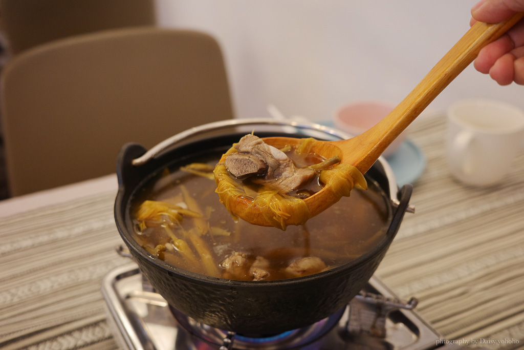 花蓮遠雄海洋公園露營車｜藍鯨艙海景露營車，海洋夜未眠升級版