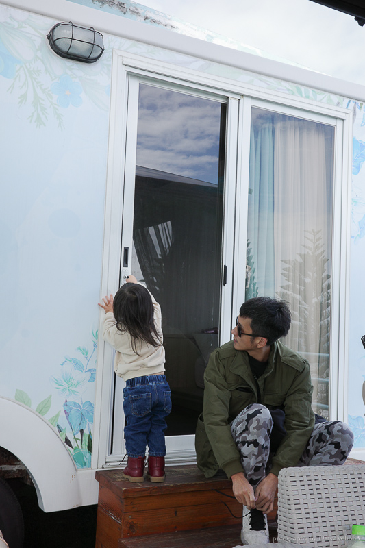 花蓮遠雄海洋公園露營車｜藍鯨艙海景露營車，海洋夜未眠升級版